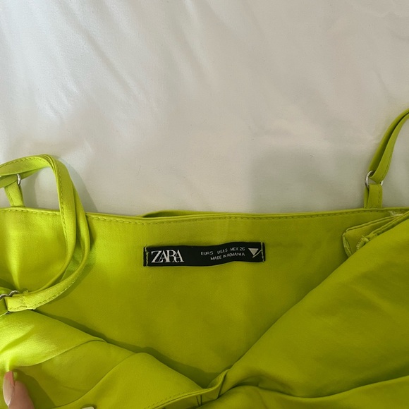 Bright green cutout mini dress - Picture 2 of 4